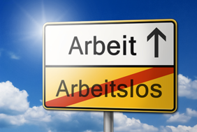 Das Bild zeigt ein Verkehrsschild vor einem blauen Himmel mit einigen Wolken. Das Schild ist in zwei Hälften unterteilt: Die obere Hälfte ist weiß und zeigt das Wort "Arbeit" mit einem Pfeil, der nach oben zeigt. Die untere Hälfte ist gelb und zeigt das durchgestrichene Wort "Arbeitslos".